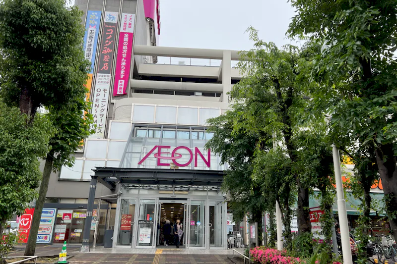 【イオン駒岡店】2階売場前で来店客に訴求できるイベントスペース