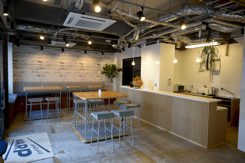 【JR新宿駅徒歩10分】キッチン・音響設備付き貸切スペース！撮影、動画配信、オフサイトMTG、懇親会、会議、勉強会などに(1F＋屋上)