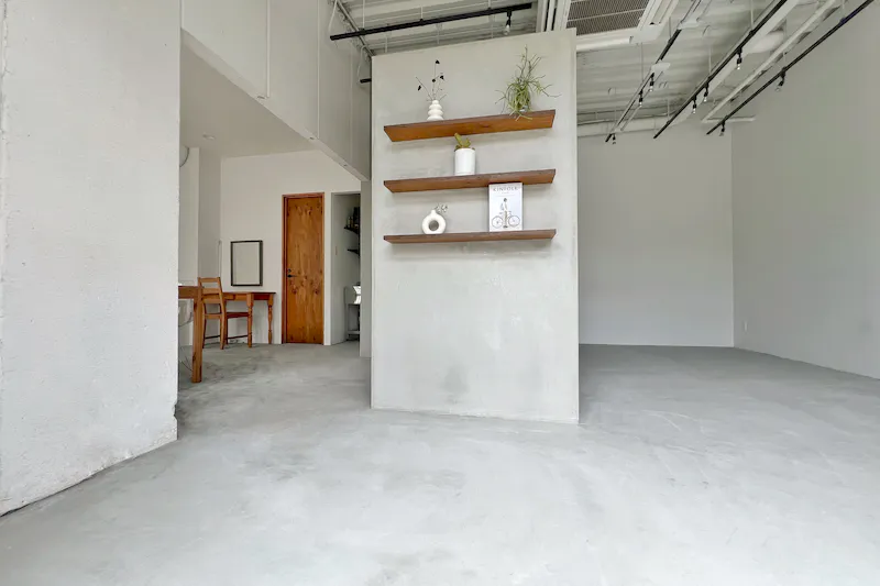 【牛込柳町駅2分】展示会・POPUP・撮影に｜天井高3.2m・40㎡・自然光豊富な路面スペース