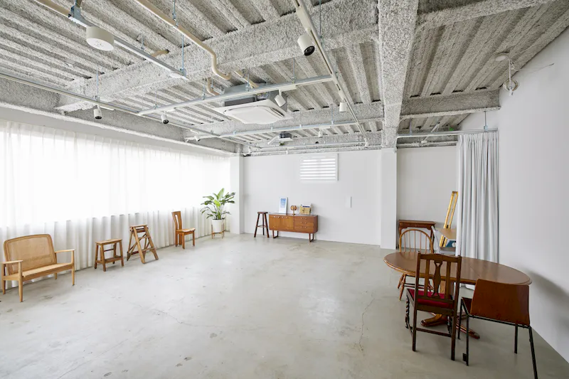 【桃谷駅6分】ロケや撮影会等の撮影用途、アパレルの展示会や販売会に最適な明るく開放的なスタジオスペース