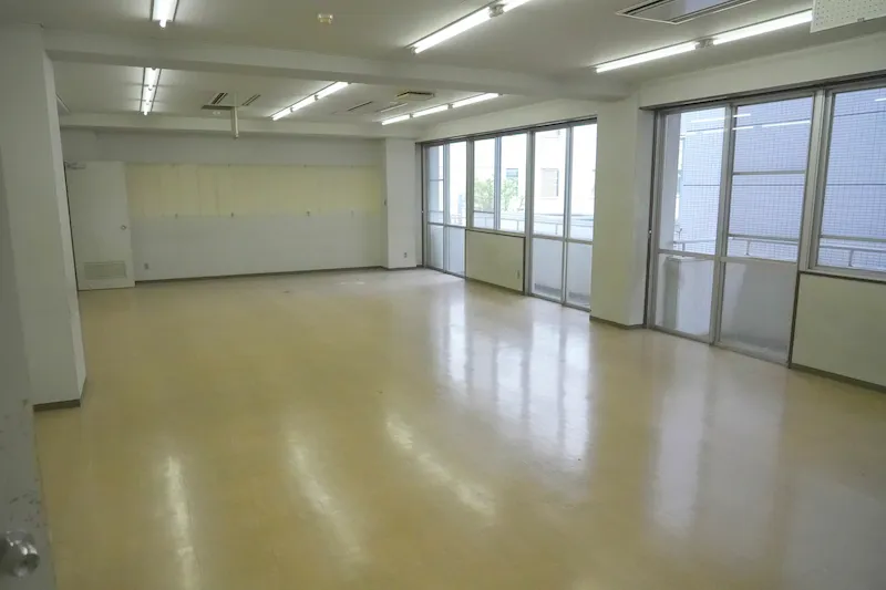 【飯田橋駅2分】撮影やイベントに最適な学校跡地のレンタルスペース（2F教室C）