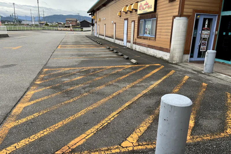 【ダイナム富山南店｜割引キャンペーン実施中】キッチンカーやプロモーションイベントでの出店に最適なアミューズメント施設のイベントスペース（駐車場）