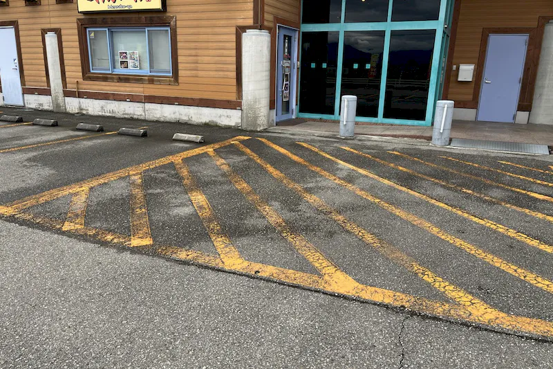 【ダイナム富山南店｜割引キャンペーン実施中】キッチンカーやプロモーションイベントでの出店に最適なアミューズメント施設のイベントスペース（駐車場）