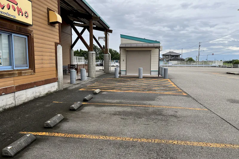 【ダイナム富山南店｜割引キャンペーン実施中】キッチンカーやプロモーションイベントでの出店に最適なアミューズメント施設のイベントスペース（駐車場）