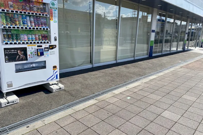 【フィッシングマックス武庫川店】プロモーションに最適な自動販売機横のレンタルスペース