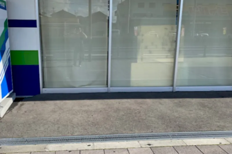 【フィッシングマックス武庫川店】プロモーションに最適な自動販売機横のレンタルスペース