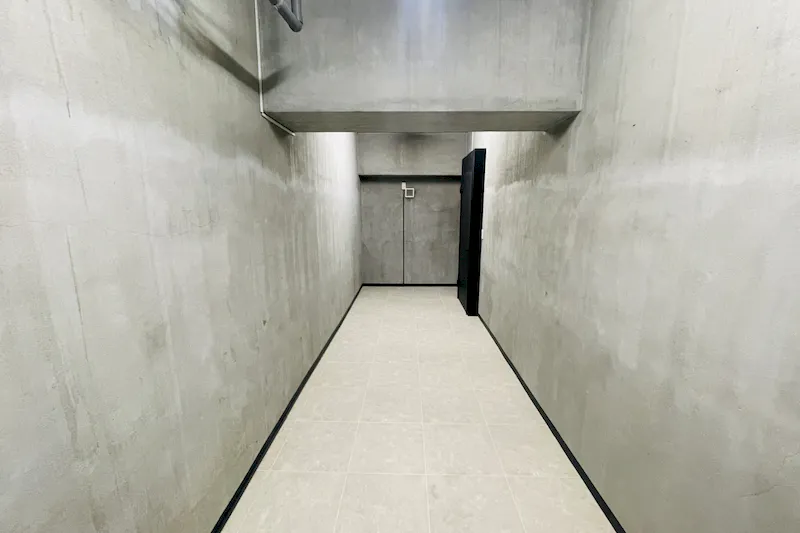 【千駄ヶ谷駅4分】各種ポップアップストアや展示販売会に適した壁面大型鏡張りの路面スペース