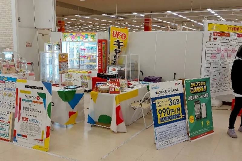 【イオンタウン津河芸】物販や食物販、各種プロモーションイベントに最適な商業施設内スーパー食品売り場入口付近にあるイベントスペース