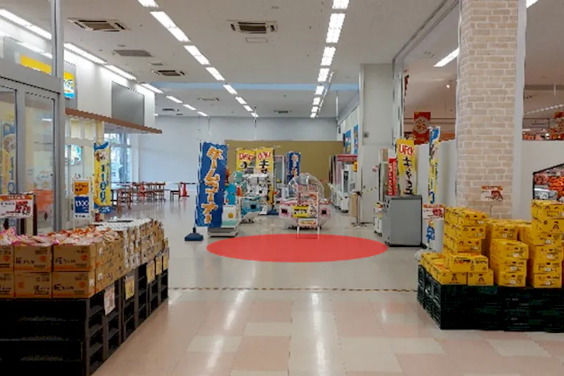 【イオンタウン津河芸】物販や食物販、各種プロモーションイベントに最適な商業施設内スーパー食品売り場入口付近にあるイベントスペース