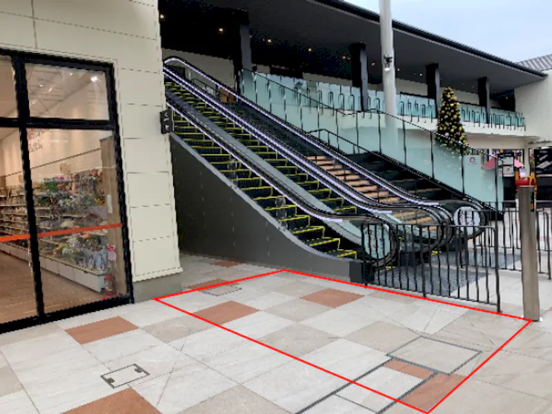【BRANCH 福岡下原】プロモーションや物販用途での利用が可能な商業施設の共有通路エスカレーター横のスペースの画像1