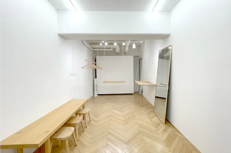 【明治神宮前〈原宿〉駅より2分】路面店（ハラカド近く）小規模なアパレルやジュエリーの展示会やポップアップに適したシンプルな空間設計