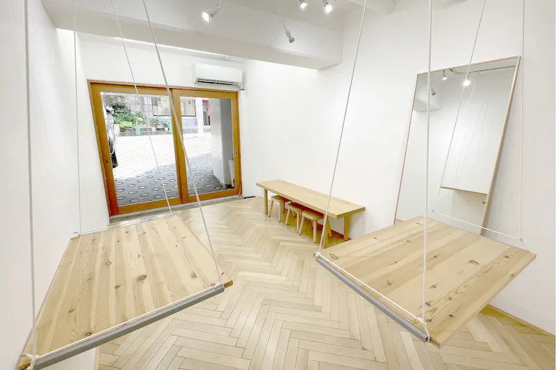 【明治神宮前〈原宿〉駅より2分】路面店（ハラカド近く）小規模なアパレルやジュエリーの展示会やポップアップに適したシンプルな空間設計