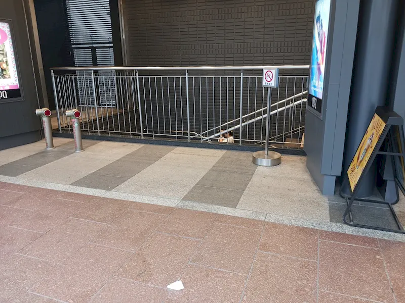 【河原町オーパ】河原町オーパ　イベントスペース　外階段前の画像3