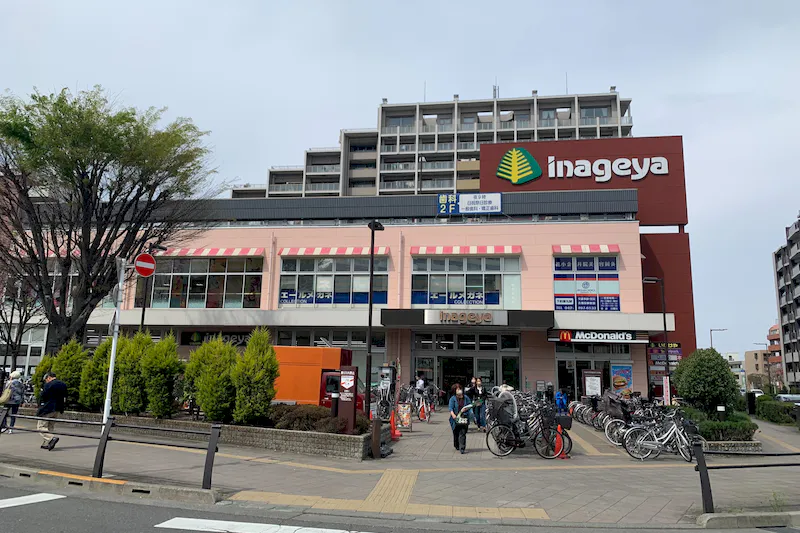 【いなげや花小金井駅前店】各種プロモーションイベントに最適なスーパーマーケットの店内2階休憩スペース