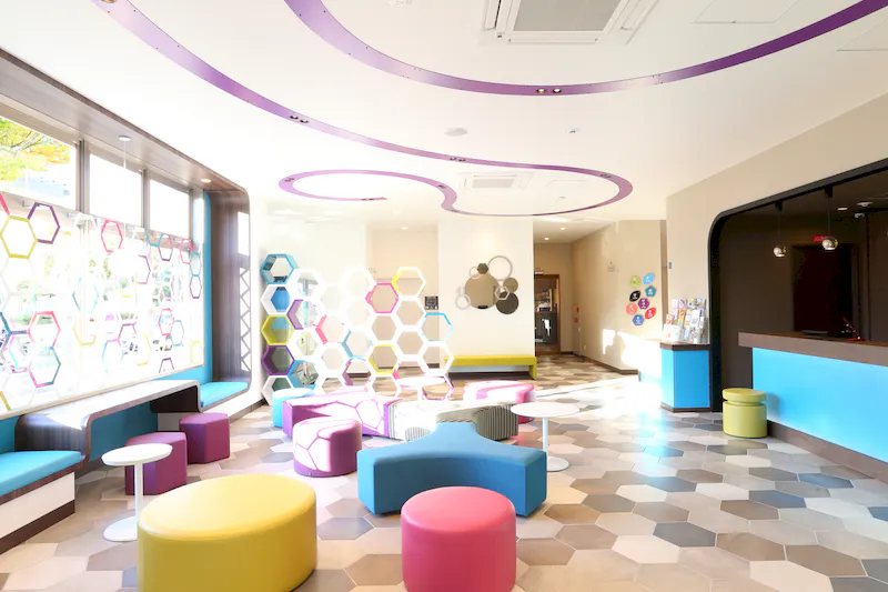 【KOKO HOTEL 東大阪｜長田駅1分】滞在客と接点が持てる1Fロビー内イベントスペース