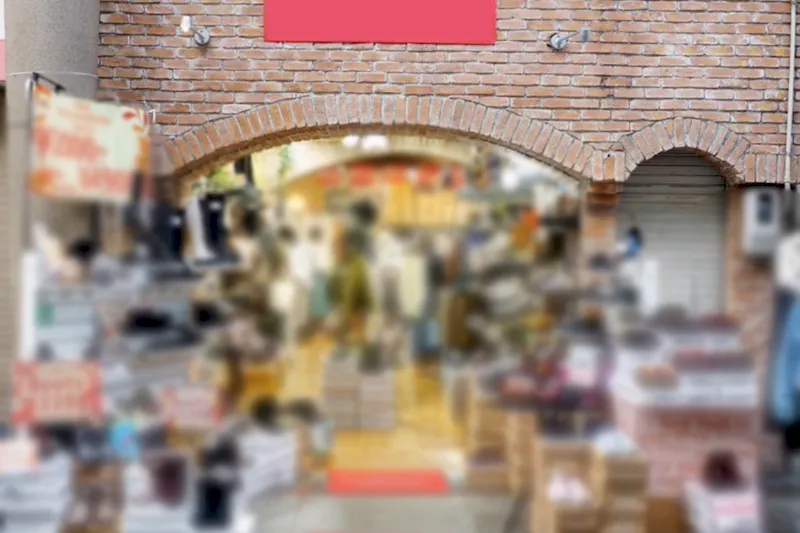 【フレンドリー商店街／十三駅3分】各種ポップアップやPRイベントに適した通行量の多い商店街にある視認性の高い路面スペース