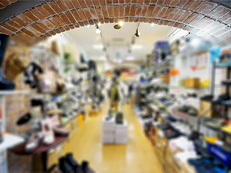 天井も高く明るくて広々とした店内です。