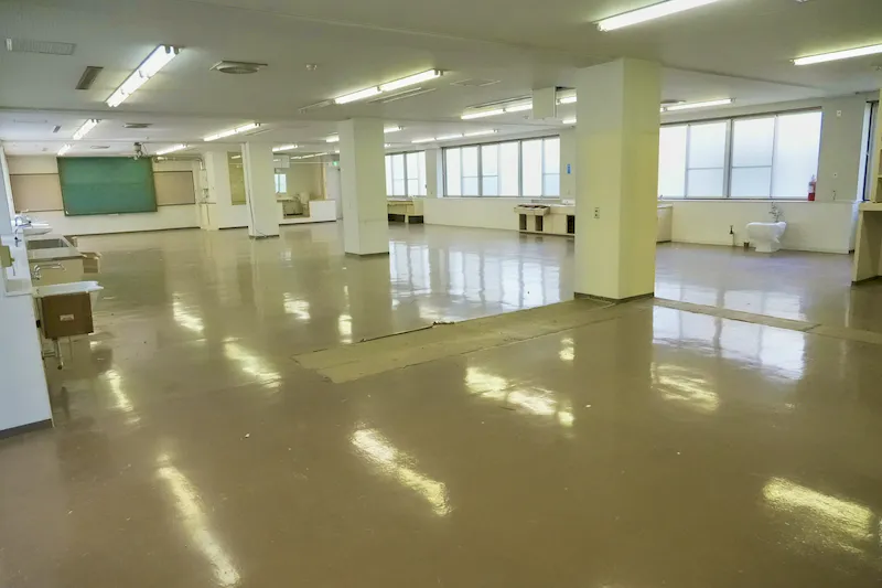 【飯田橋駅2分】撮影やイベントに最適な学校跡地のレンタルスペース（3Fフロア貸し）