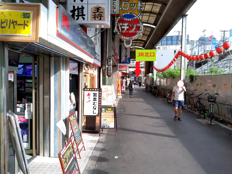 スペースより駅方面　グランシャトー等があります。