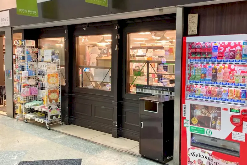【明屋書店中野ブロードウェイ店】中野駅5分の好立地でプロモーションに最適！サブカルの聖地である中野ブロードウェイ内の書店入口前催事スペース