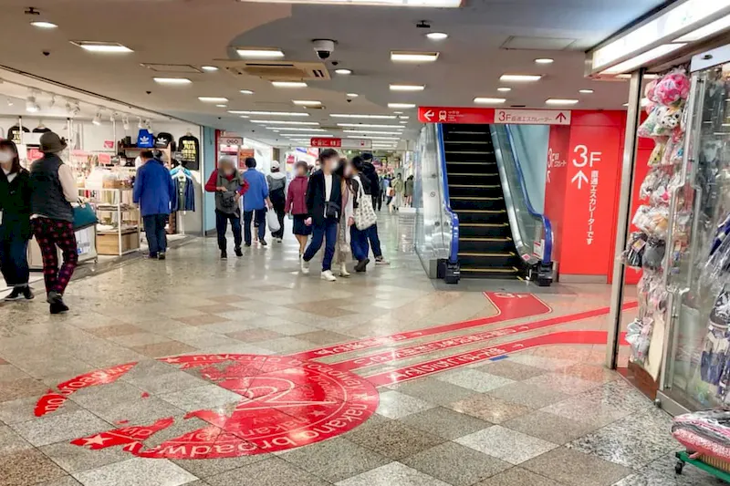 【明屋書店中野ブロードウェイ店】中野駅5分の好立地でプロモーションに最適！サブカルの聖地である中野ブロードウェイ内の書店入口前催事スペース