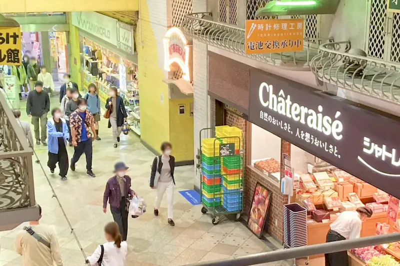 【明屋書店中野ブロードウェイ店】中野駅5分の好立地でプロモーションに最適！サブカルの聖地である中野ブロードウェイ内の書店入口前催事スペース