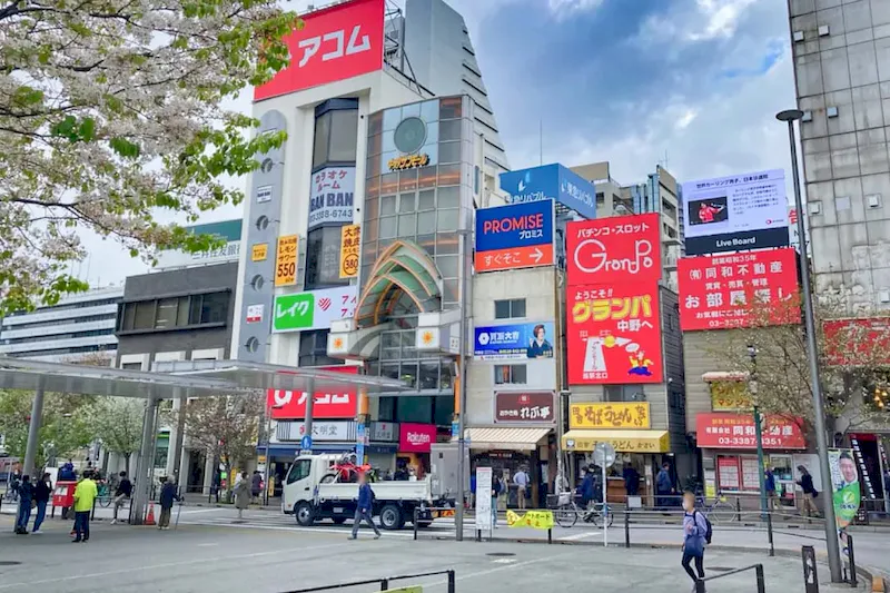 【明屋書店中野ブロードウェイ店】中野駅5分の好立地でプロモーションに最適！サブカルの聖地である中野ブロードウェイ内の書店入口前催事スペース