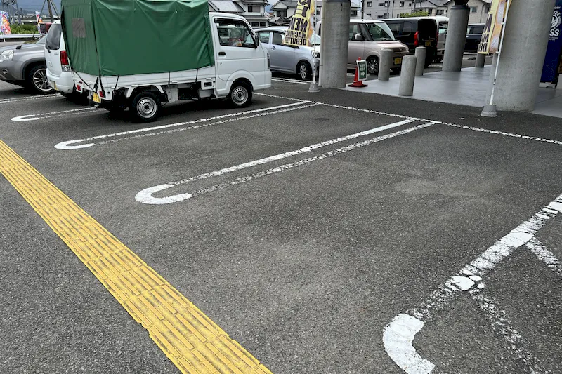 【ダイナム高知土佐店｜割引キャンペーン実施中】キッチンカーやプロモーションに最適なアミューズメント施設のイベントスペース(店舗駐車場）