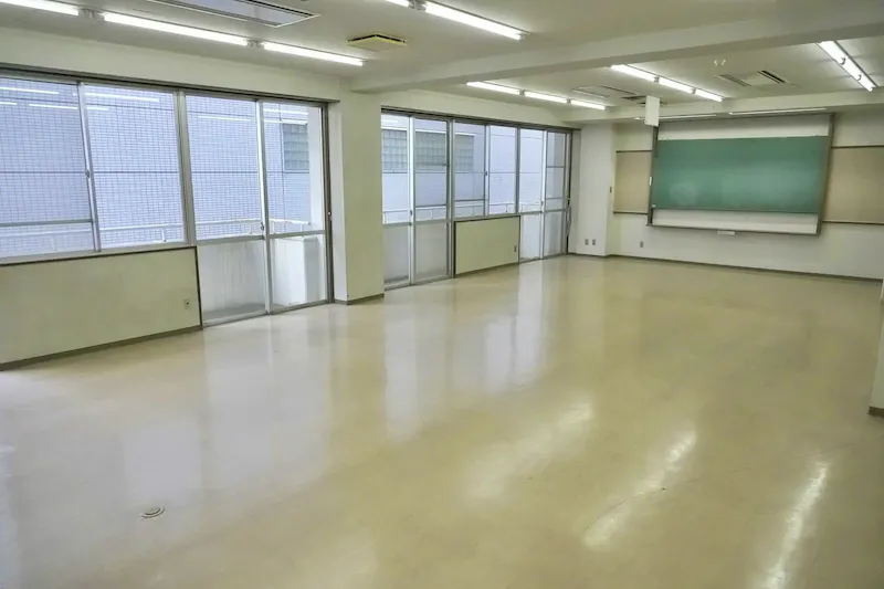 【飯田橋駅2分】撮影やイベントに最適な学校跡地のレンタルスペース（ビル一棟貸し）