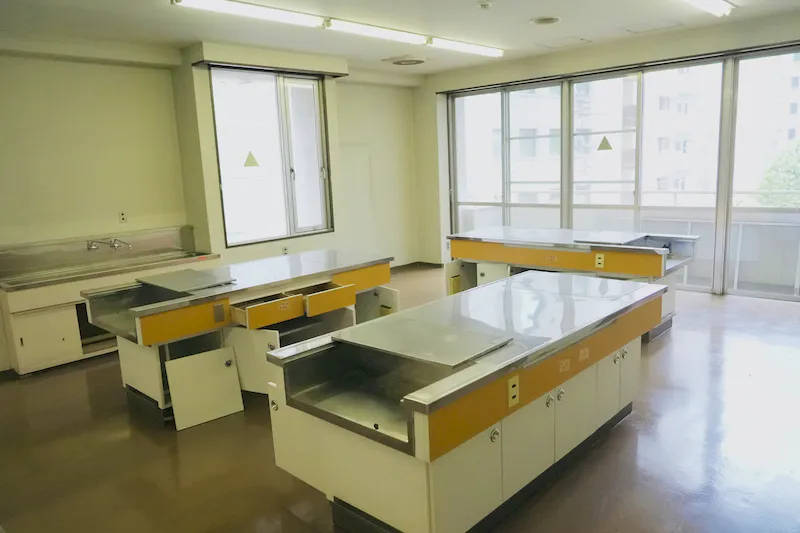 【飯田橋駅2分】撮影やイベントに最適な学校跡地のレンタルスペース（ビル一棟貸し）