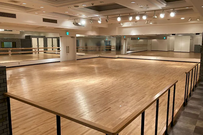 【大阪ベイタワー／ダンススタジオ】ヨガやダンスのワークショップ、発表会や展示イベントに適した弁天町駅直結のスタジオスペース