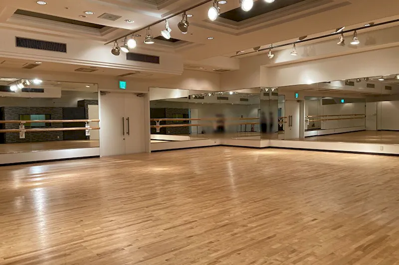 【大阪ベイタワー／ダンススタジオ】ヨガやダンスのワークショップ、発表会や展示イベントに適した弁天町駅直結のスタジオスペース