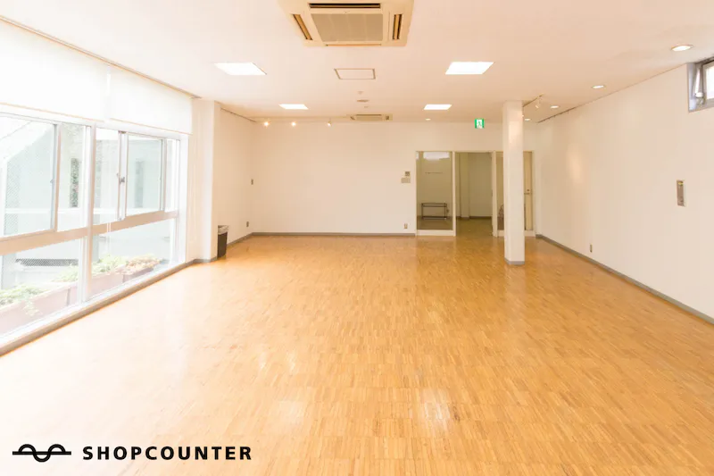 【明治神宮前（原宿）駅1分】展示会、ポップアップストアに適した陽が降り注ぐ明るいイベントスペース（A）