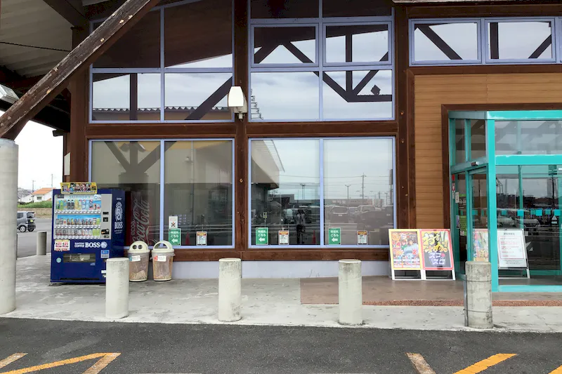 【ダイナム群馬吉井店｜割引キャンペーン実施中】プロモーションイベントに最適なアミューズメント施設のイベントスペース（店舗出入口前）