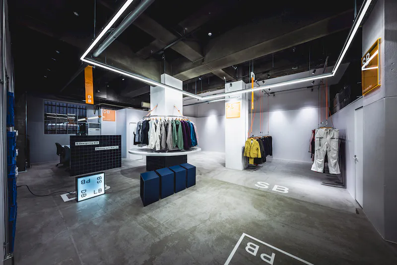 【バスセンター前駅9分】展示会•ポップアップストアや撮影用途に最適な白壁とコンクリート床のシンプルなイベントスペース