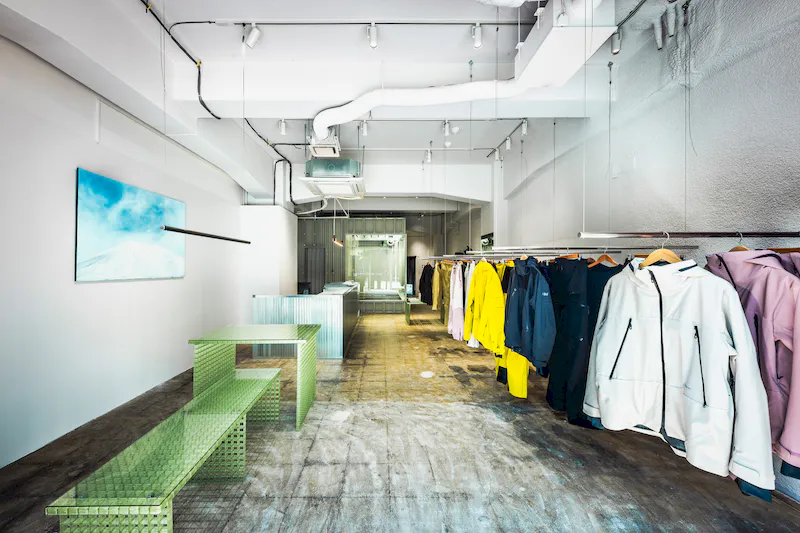 【バスセンター前駅9分】展示会•ポップアップストアや撮影用途に最適な白壁とコンクリート床のシンプルなイベントスペース