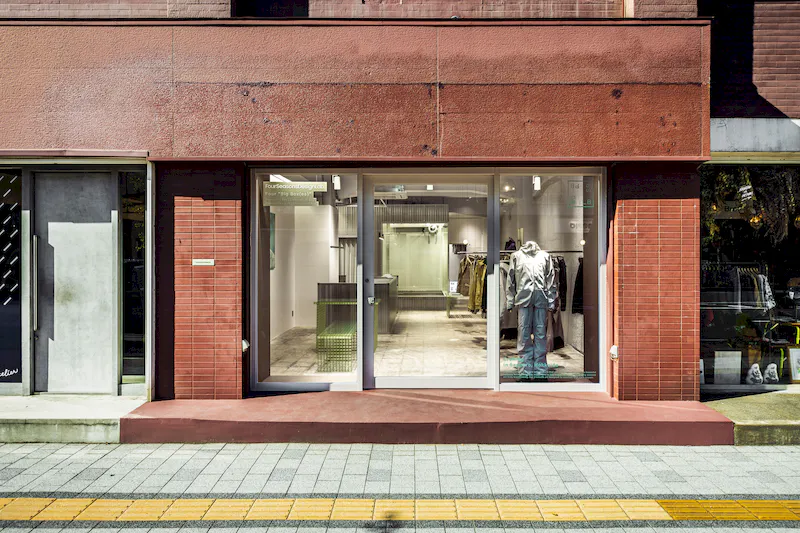 【バスセンター前駅9分】展示会•ポップアップストアや撮影用途に最適な白壁とコンクリート床のシンプルなイベントスペース