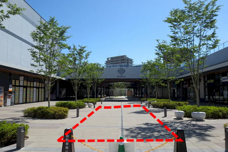 【BRANCH 博多パピヨンガーデン】プロモーションや物販用途での利用が可能な商業施設の屋外エントランススペース