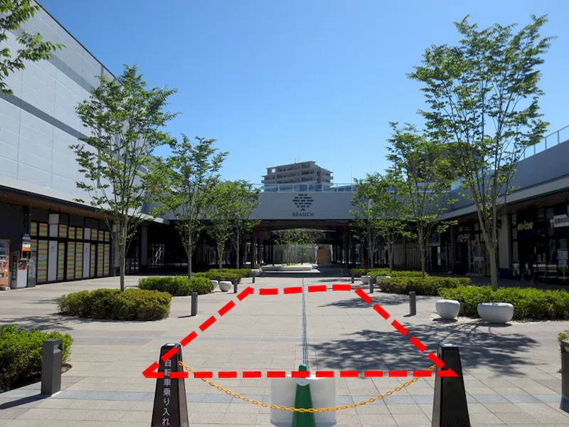 【BRANCH 博多パピヨンガーデン】プロモーションや物販用途での利用が可能な商業施設の屋外エントランススペースの画像1