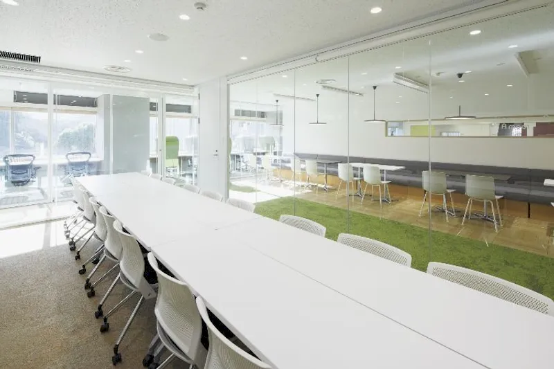【九段下徒歩30秒】開放感があり設備の充実した18名まで収容可能なセミナー・イベント・ロケスペース