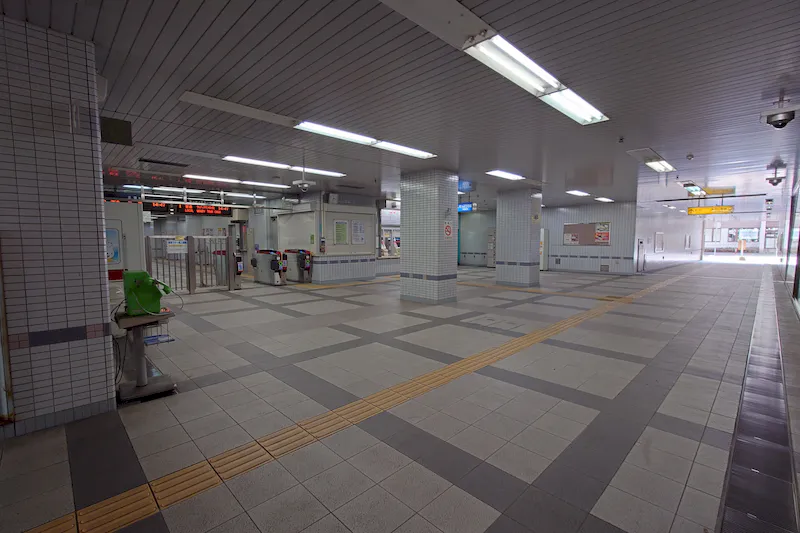 【南ウッディタウン駅】物販やプロモーションに最適な人通りの多い駅改札外コンコースイベントスペース