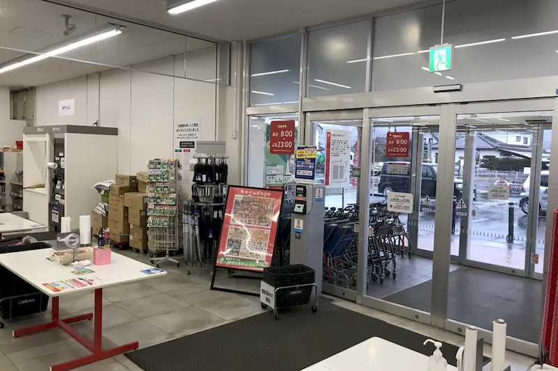 【西友　松川店】店内入口横（レジ前）　プロモーション用途や物販、食物販のポップアップストアに最適なスーパー店内催事イベントスペース