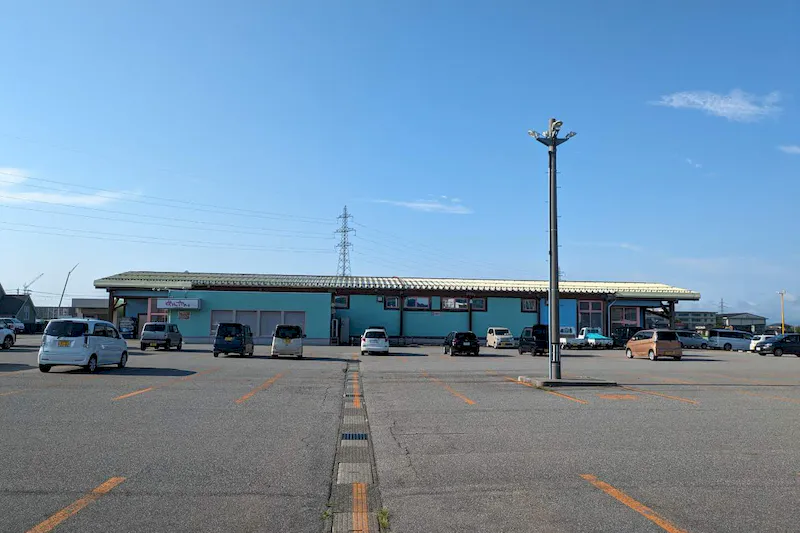 【ダイナム石川福久店ゆったり館｜割引キャンペーン実施中】キッチンカーやプロモーションイベントの開催に最適なアミューズメント施設のイベントスペース①