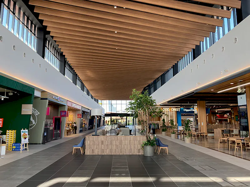 【THE OUTLETS KITAKYUSHU】【入り口】フードフォレスト前（GODIVA側）の画像1
