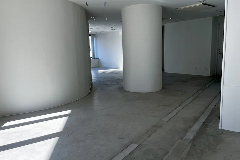 【代官山駅2分】展示会やポップアップストア、撮影に適した白壁コンクリート打ちっぱなしの200㎡越えのダイナミックな空間