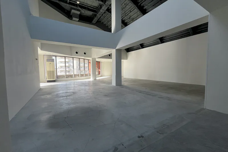 【代官山駅2分】展示会やポップアップストア、撮影に適した白壁コンクリート打ちっぱなしの200㎡越えのダイナミックな空間