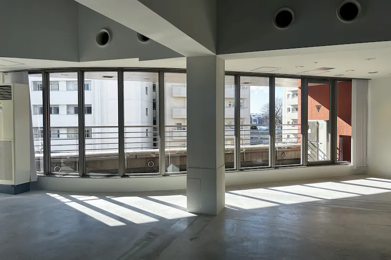 【代官山駅2分】展示会やポップアップストア、撮影に適した白壁コンクリート打ちっぱなしの200㎡越えのダイナミックな空間
