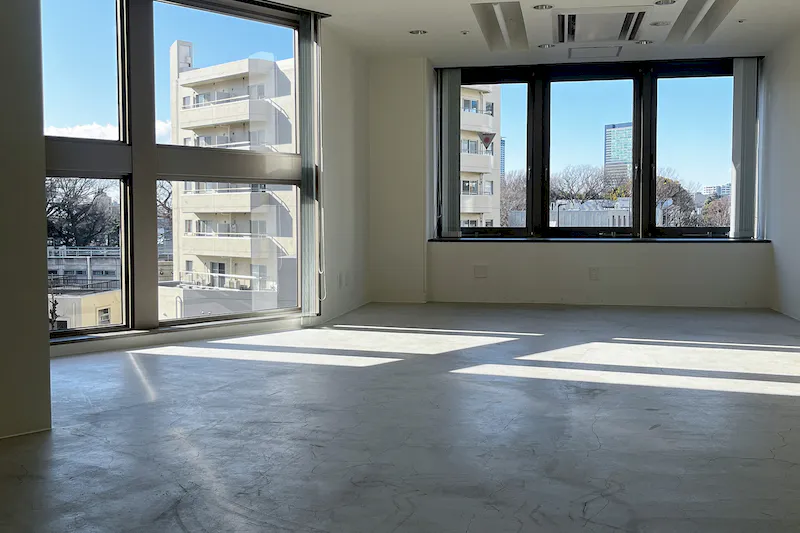 【代官山駅2分】展示会やポップアップストア、撮影に適した白壁コンクリート打ちっぱなしの200㎡越えのダイナミックな空間