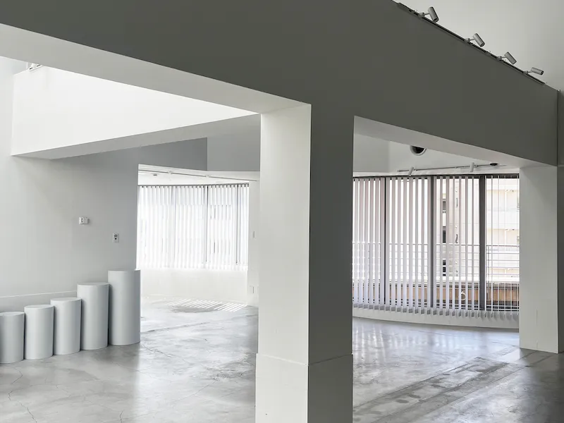 【代官山駅2分】展示会やポップアップストア、撮影に適した白壁コンクリート打ちっぱなしの200㎡越えのダイナミックな空間の画像2