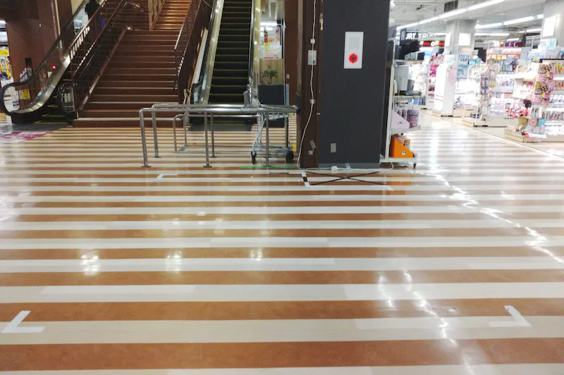 【イオンスタイル笹丘（福岡県）】地下中央階段前　化粧品側　催事スペース